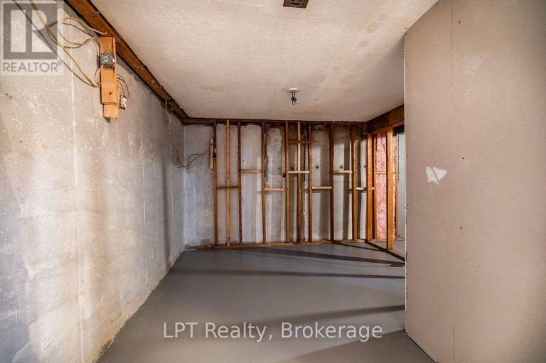 745 GRANDVIEW DRIVE, Oshawa (Donevan), Ontario, L1H7W5