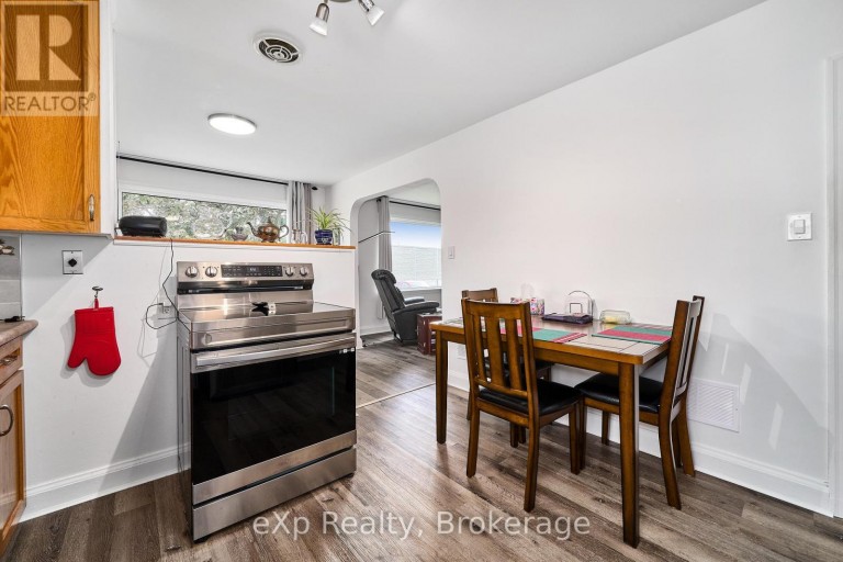 638 LAVAL COURT, Oshawa (Vanier), Ontario, L1J6X1