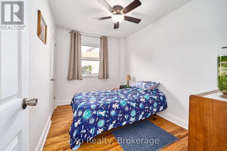 638 LAVAL COURT, Oshawa (Vanier), Ontario, L1J6X1