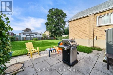 638 LAVAL COURT Oshawa (Vanier) Ontario photo 2