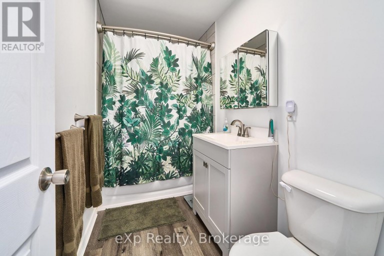 638 LAVAL COURT, Oshawa (Vanier), Ontario, L1J6X1