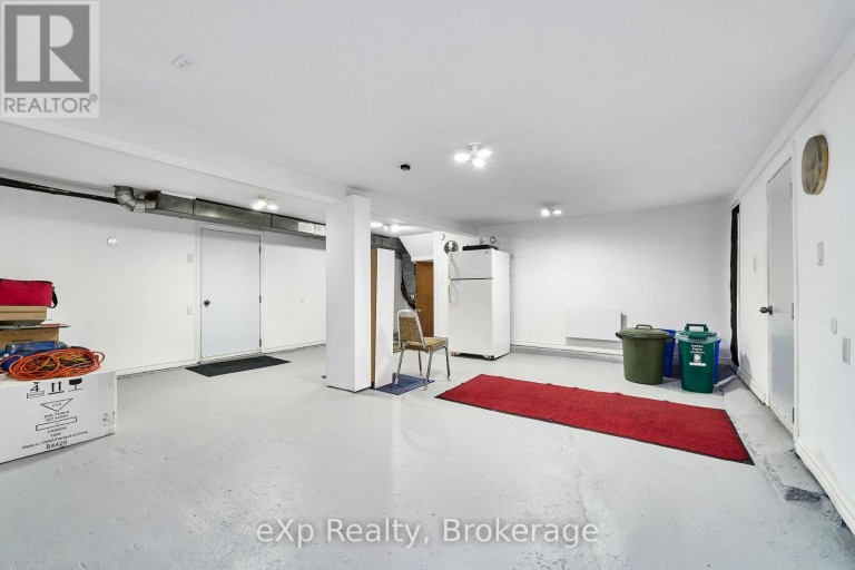 638 LAVAL COURT, Oshawa (Vanier), Ontario, L1J6X1