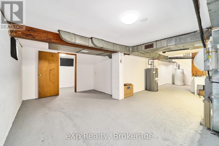 638 LAVAL COURT, Oshawa (Vanier), Ontario, L1J6X1