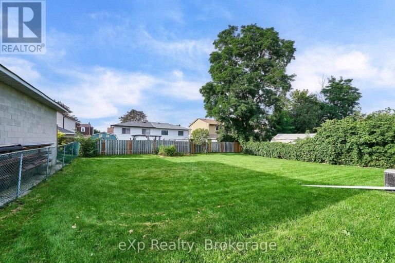 638 LAVAL COURT, Oshawa (Vanier), Ontario, L1J6X1