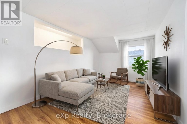 638 LAVAL COURT, Oshawa (Vanier), Ontario, L1J6X1