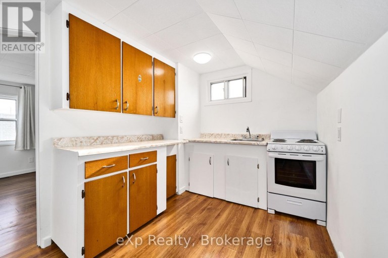 638 LAVAL COURT, Oshawa (Vanier), Ontario, L1J6X1