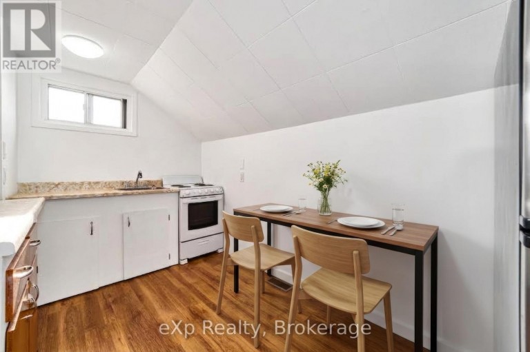 638 LAVAL COURT, Oshawa (Vanier), Ontario, L1J6X1