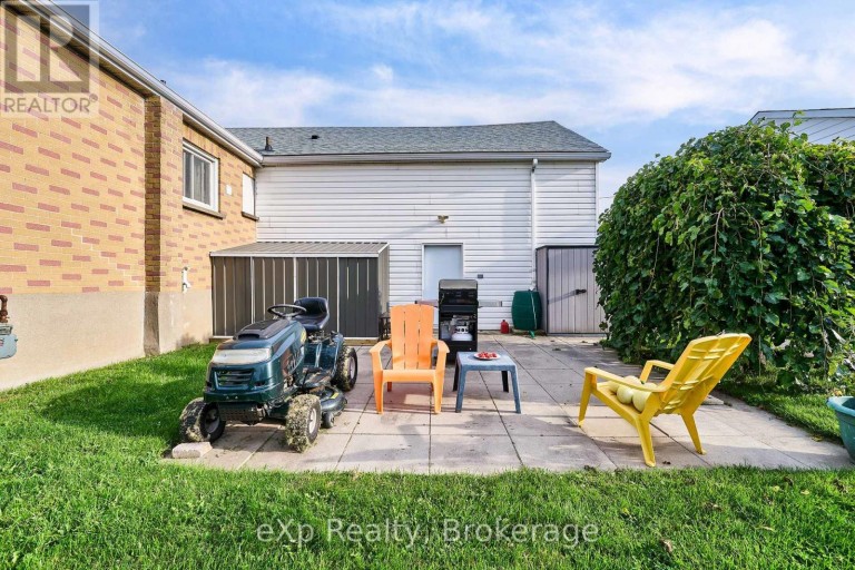 638 LAVAL COURT, Oshawa (Vanier), Ontario, L1J6X1