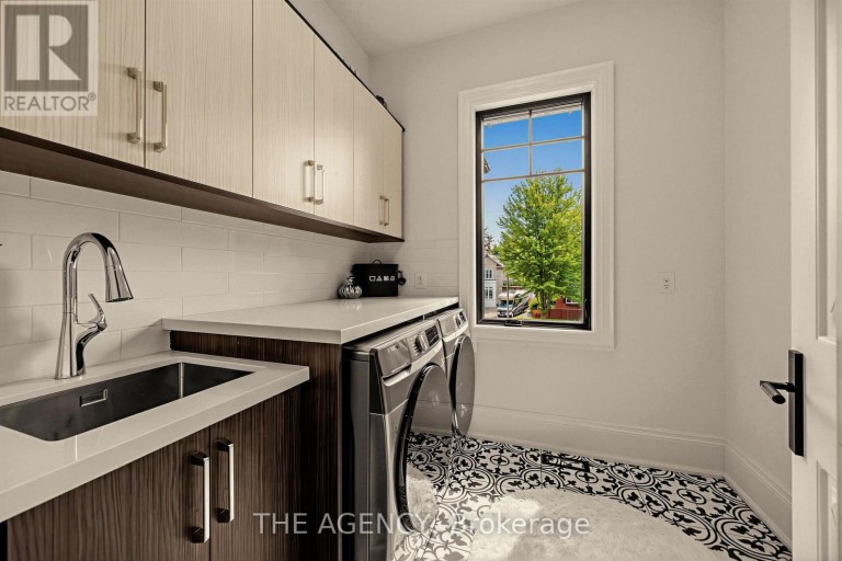 1529 VENETIA DRIVE, Oakville (SW Southwest), Ontario, L6L1K8