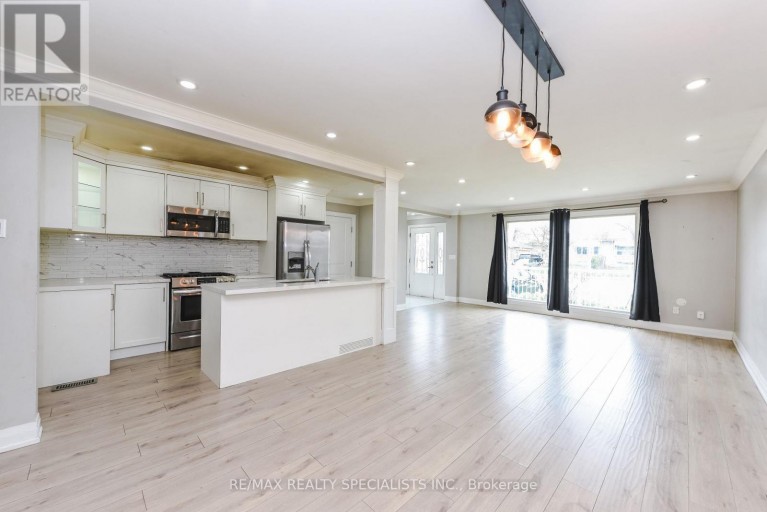 UPPER - 137 AVONDALE BOULEVARD, Brampton (Avondale), Ontario, L6T1H5