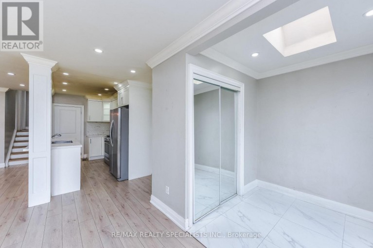 UPPER - 137 AVONDALE BOULEVARD, Brampton (Avondale), Ontario, L6T1H5