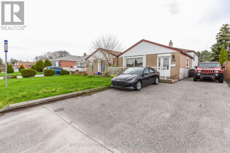 UPPER - 137 AVONDALE BOULEVARD, Brampton (Avondale), Ontario, L6T1H5
