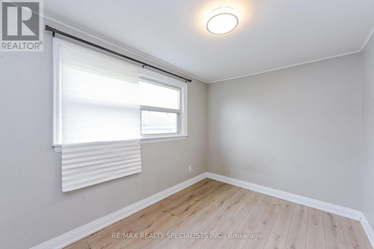 UPPER - 137 AVONDALE BOULEVARD, Brampton (Avondale), Ontario, L6T1H5