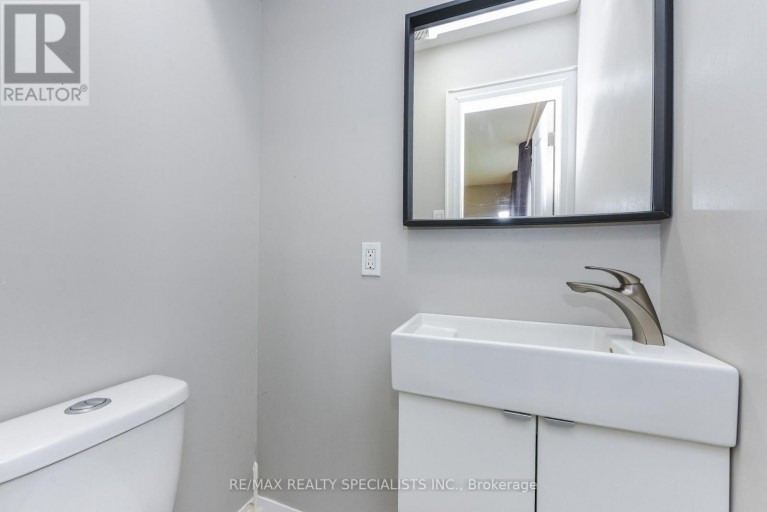 UPPER - 137 AVONDALE BOULEVARD, Brampton (Avondale), Ontario, L6T1H5