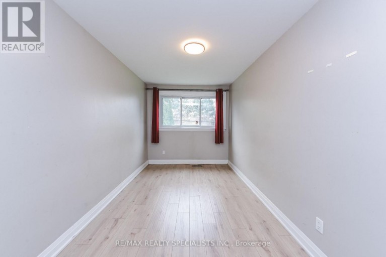 UPPER - 137 AVONDALE BOULEVARD, Brampton (Avondale), Ontario, L6T1H5