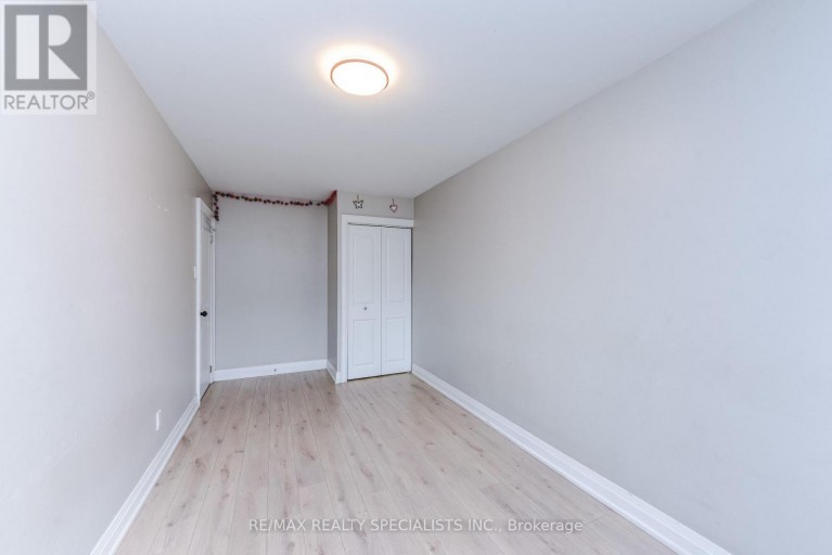 UPPER - 137 AVONDALE BOULEVARD, Brampton (Avondale), Ontario, L6T1H5