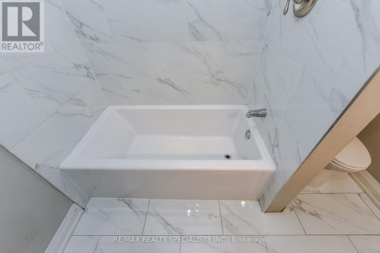 UPPER - 137 AVONDALE BOULEVARD, Brampton (Avondale), Ontario, L6T1H5