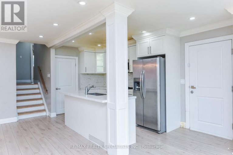 UPPER - 137 AVONDALE BOULEVARD, Brampton (Avondale), Ontario, L6T1H5