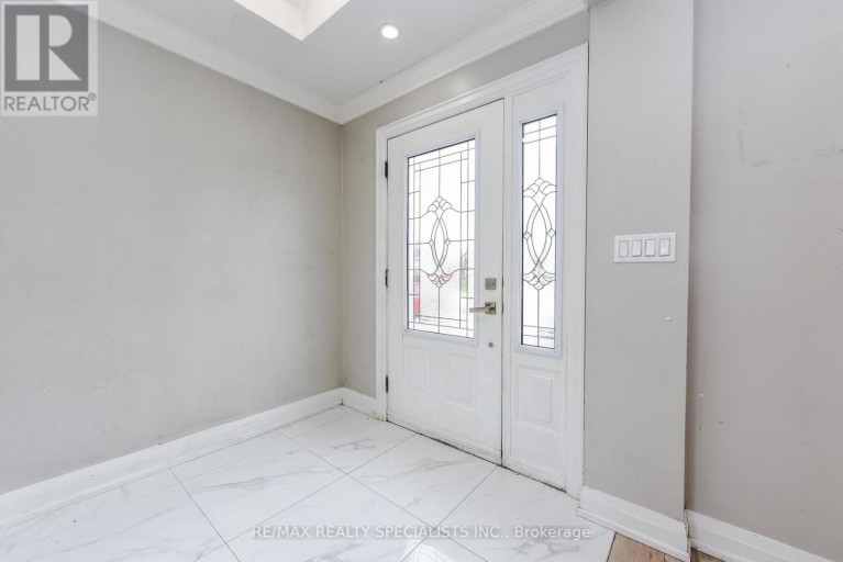 UPPER - 137 AVONDALE BOULEVARD, Brampton (Avondale), Ontario, L6T1H5