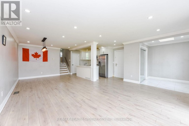 UPPER - 137 AVONDALE BOULEVARD, Brampton (Avondale), Ontario, L6T1H5