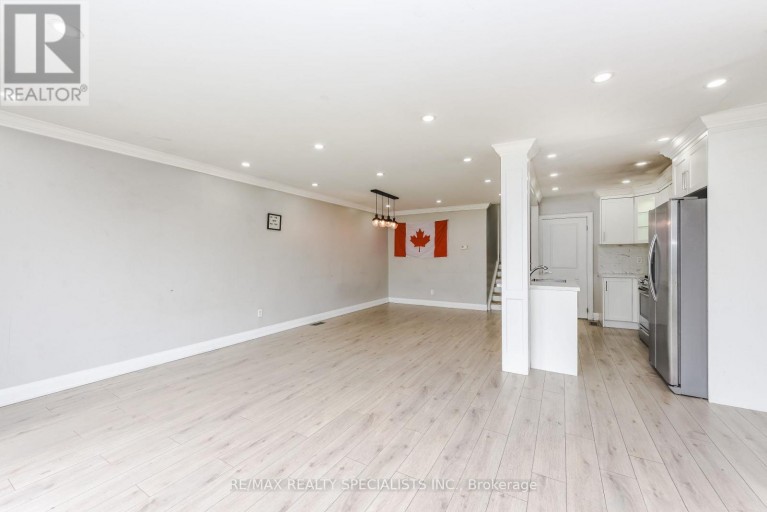 UPPER - 137 AVONDALE BOULEVARD, Brampton (Avondale), Ontario, L6T1H5