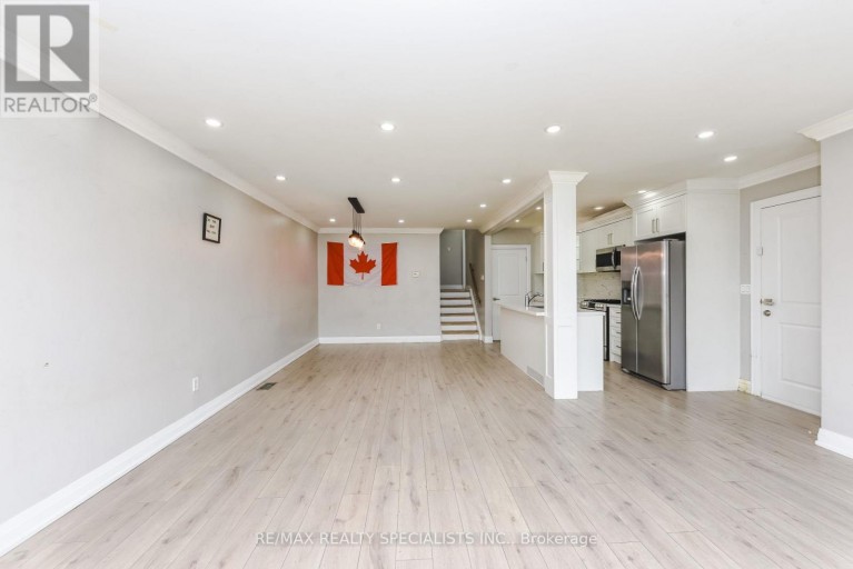 UPPER - 137 AVONDALE BOULEVARD, Brampton (Avondale), Ontario, L6T1H5