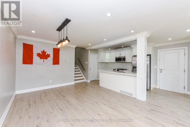 UPPER - 137 AVONDALE BOULEVARD, Brampton (Avondale), Ontario, L6T1H5