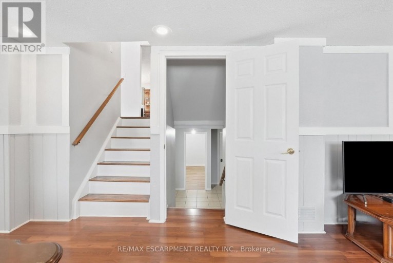 10 AUDUBON STREET N, Hamilton (Stoney Creek Mountain), Ontario, L8J1P7