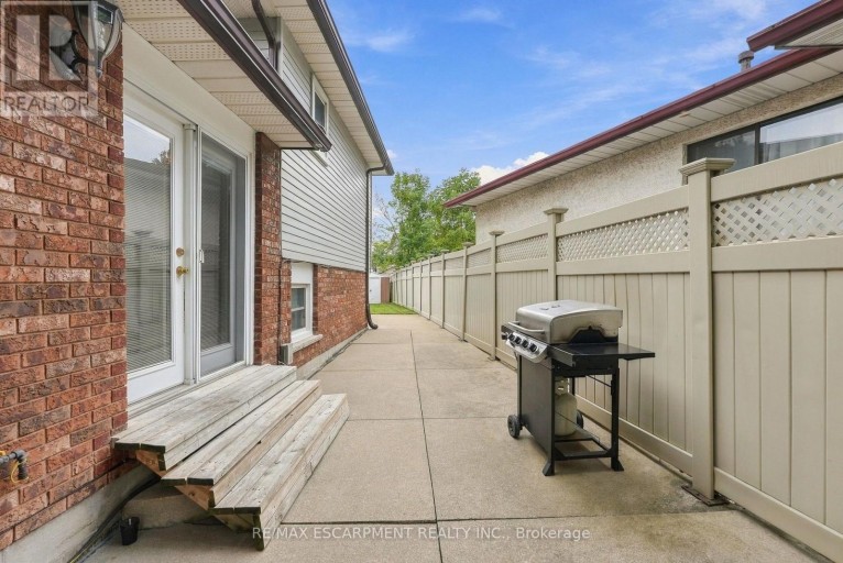 10 AUDUBON STREET N, Hamilton (Stoney Creek Mountain), Ontario, L8J1P7