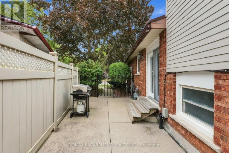 10 AUDUBON STREET N, Hamilton (Stoney Creek Mountain), Ontario, L8J1P7