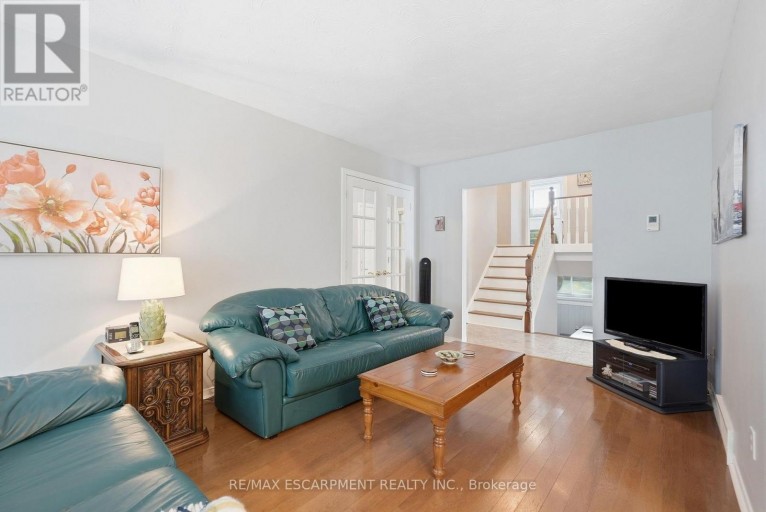 10 AUDUBON STREET N, Hamilton (Stoney Creek Mountain), Ontario, L8J1P7