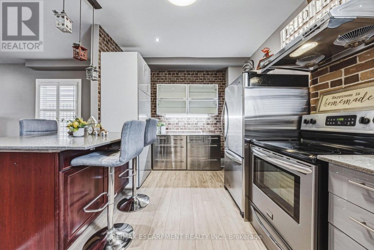 218 GROSVENOR AVENUE N, Hamilton (Crown Point), Ontario, L8L7S9