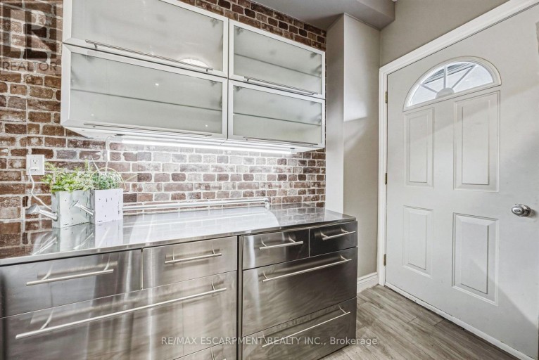 218 GROSVENOR AVENUE N, Hamilton (Crown Point), Ontario, L8L7S9