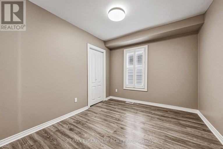 218 GROSVENOR AVENUE N, Hamilton (Crown Point), Ontario, L8L7S9