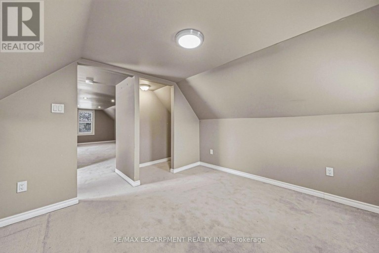 218 GROSVENOR AVENUE N, Hamilton (Crown Point), Ontario, L8L7S9