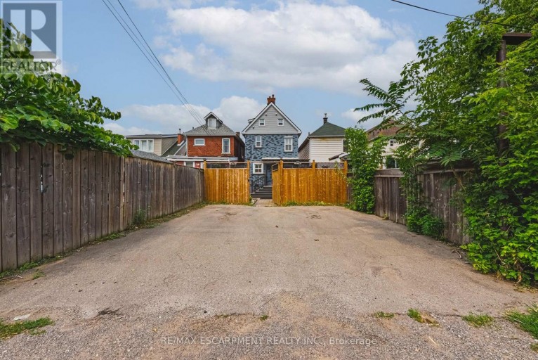 218 GROSVENOR AVENUE N, Hamilton (Crown Point), Ontario, L8L7S9
