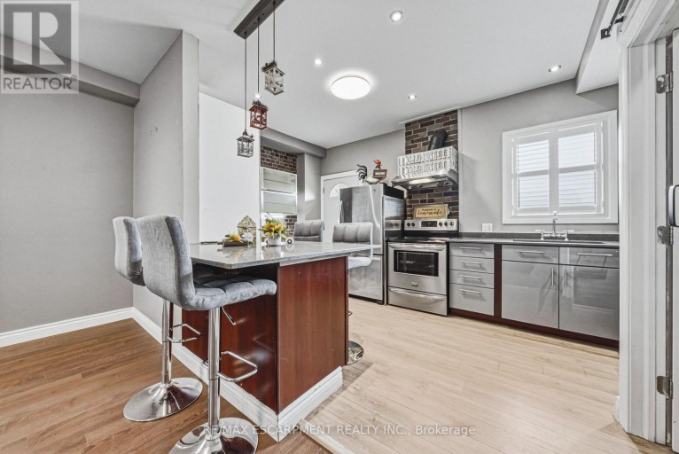 218 GROSVENOR AVENUE N, Hamilton (Crown Point), Ontario, L8L7S9