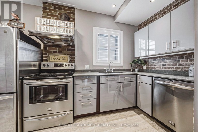 218 GROSVENOR AVENUE N, Hamilton (Crown Point), Ontario, L8L7S9