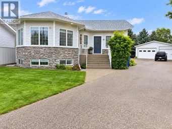 42 Staffordville Crescent N Lethbridge Alberta photo 1