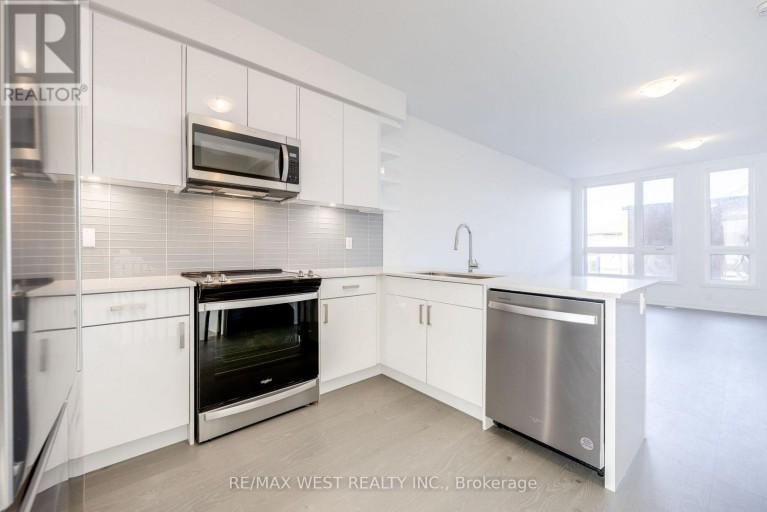 122 GREEN GARDENS BOULEVARD, Toronto (Englemount-Lawrence), Ontario, M6A0E5