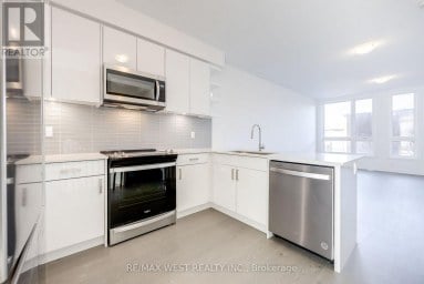 122 GREEN GARDENS BOULEVARD Toronto (Englemount-Lawrence) Ontario photo 1