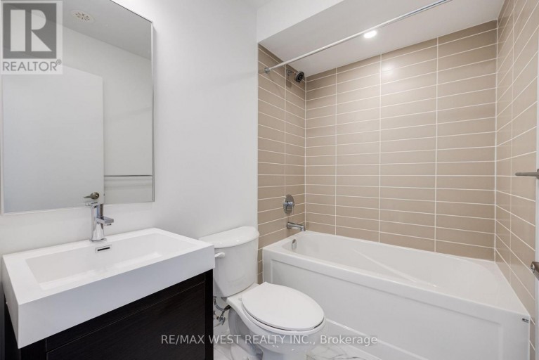 122 GREEN GARDENS BOULEVARD, Toronto (Englemount-Lawrence), Ontario, M6A0E5