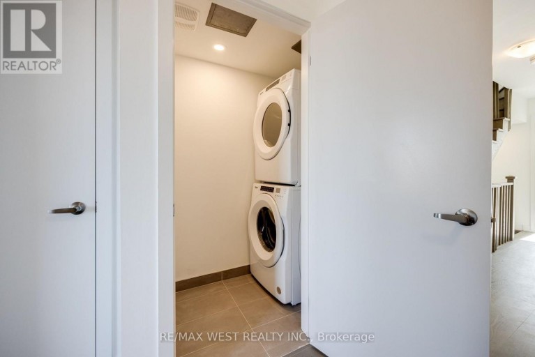 122 GREEN GARDENS BOULEVARD, Toronto (Englemount-Lawrence), Ontario, M6A0E5