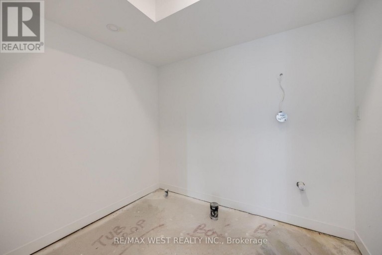 122 GREEN GARDENS BOULEVARD, Toronto (Englemount-Lawrence), Ontario, M6A0E5