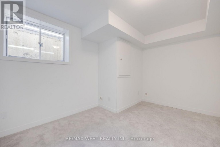 122 GREEN GARDENS BOULEVARD, Toronto (Englemount-Lawrence), Ontario, M6A0E5