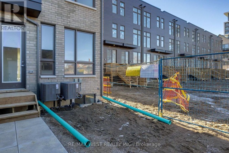 122 GREEN GARDENS BOULEVARD, Toronto (Englemount-Lawrence), Ontario, M6A0E5