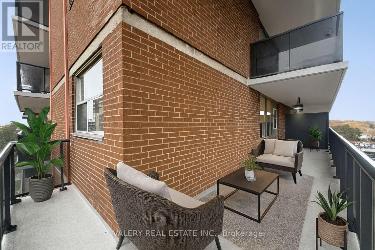 906 - 70 PARK STREET E, Mississauga (Port Credit), Ontario, L5G1M5