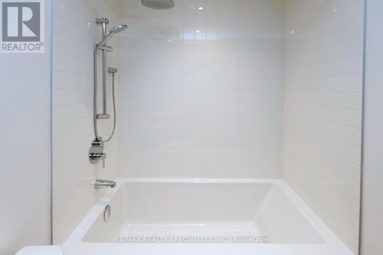 4604 - 448 BURNHAMTHORPE ROAD W, Mississauga (City Centre), Ontario, L5B0R4