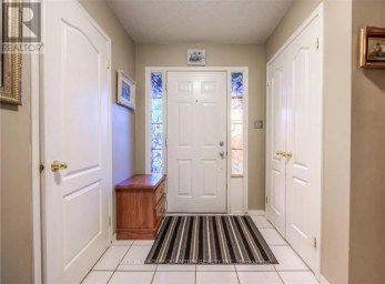 99 FOXBOROUGH DRIVE Hamilton (Ancaster) Ontario photo 3
