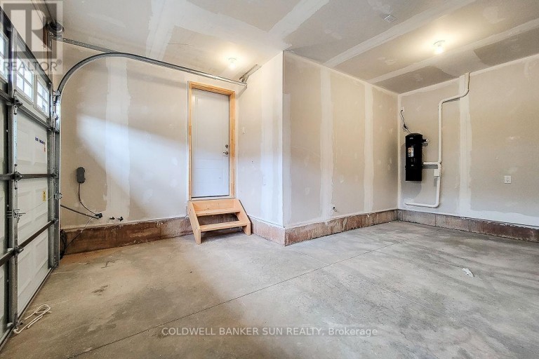 82 PINOT CRESCENT, Hamilton (Fruitland), Ontario, L8E0J9